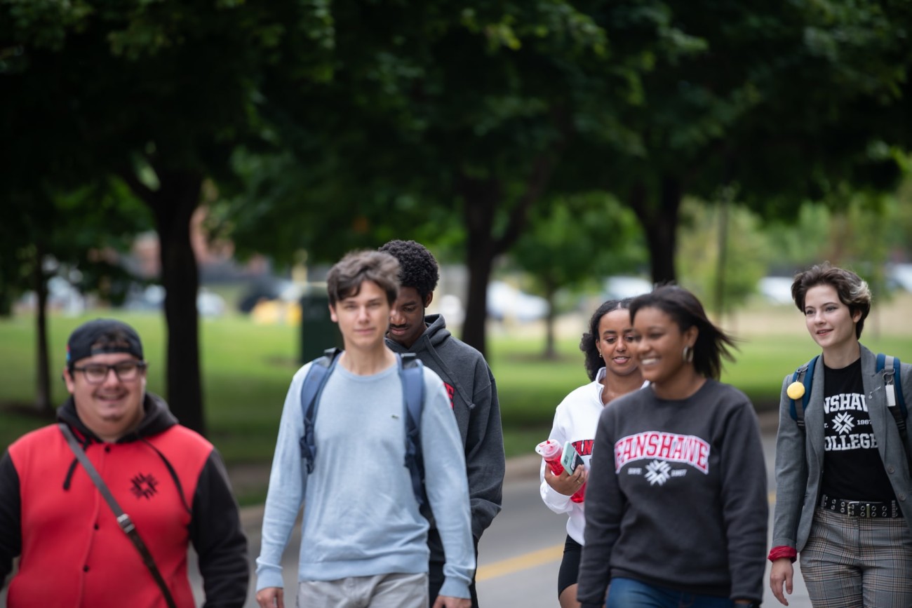 a group of students walks together on campus